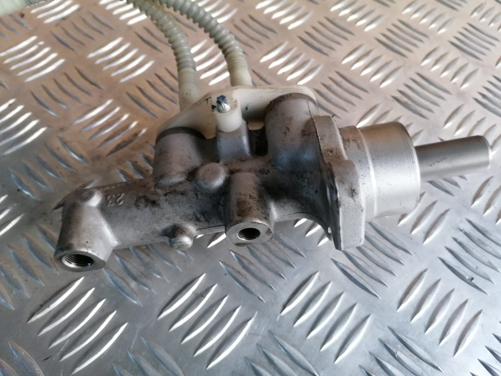 Bremžu pastiprinātāja galvenais cilindrs priekš OPEL MERIVA 2005