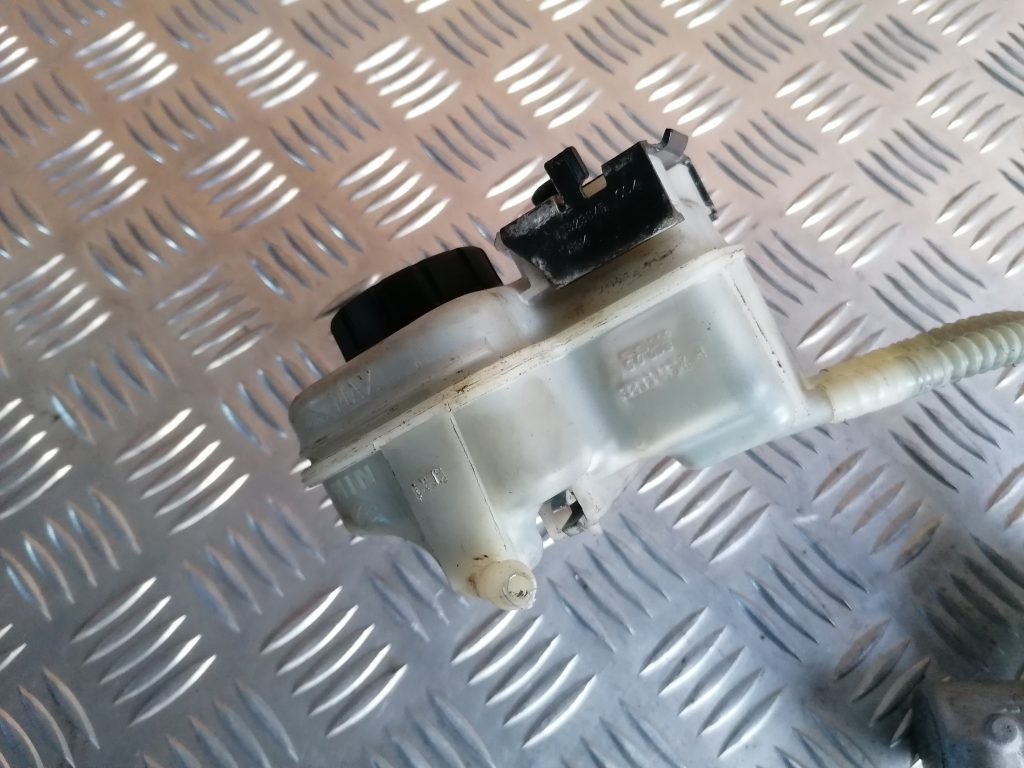 Bremžu pastiprinātāja galvenais cilindrs priekš OPEL MERIVA 2005