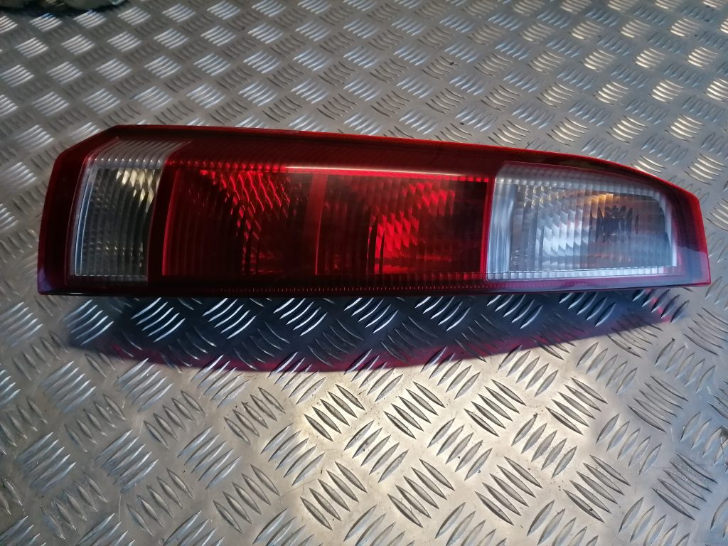 Aizmugurējais kreisais lukturis priekš OPEL MERIVA 2005 1 Aizmugurējais kreisais lukturis priekš OPEL MERIVA 2005