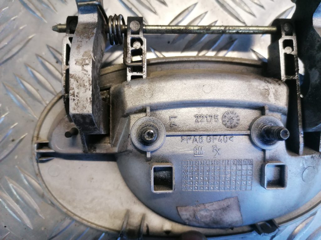 Aizmugurējais kreisais durvju rokturis priekš OPEL MERIVA 2005