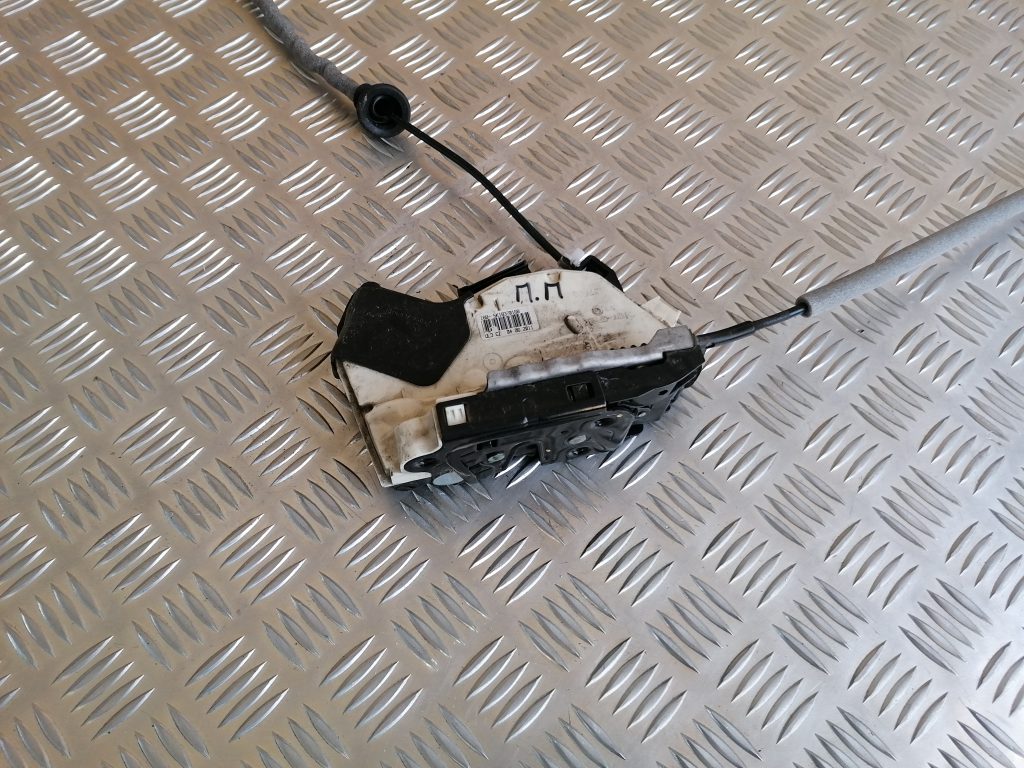 Priekšējo labo durvju slēdzene priekš VW POLO 2011 1 Priekšējo labo durvju slēdzene priekš VW POLO 2011