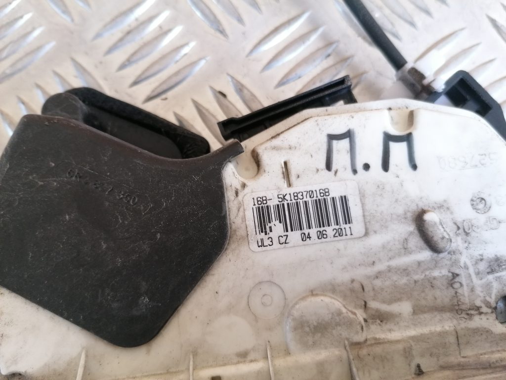 Priekšējo labo durvju slēdzene priekš VW POLO 2011 3 Priekšējo labo durvju slēdzene priekš VW POLO 2011