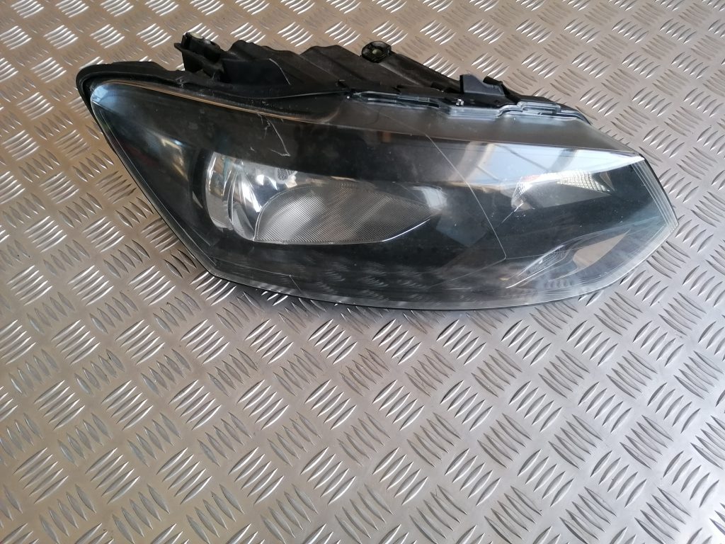 Priekšējais labais lukturis priekš VW POLO 2011 1 Priekšējais labais lukturis priekš VW POLO 2011