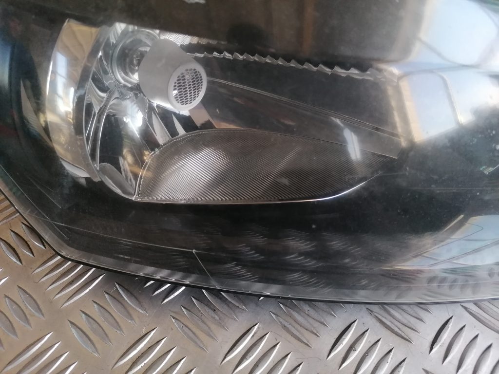 Priekšējais labais lukturis priekš VW POLO 2011 2 Priekšējais labais lukturis priekš VW POLO 2011