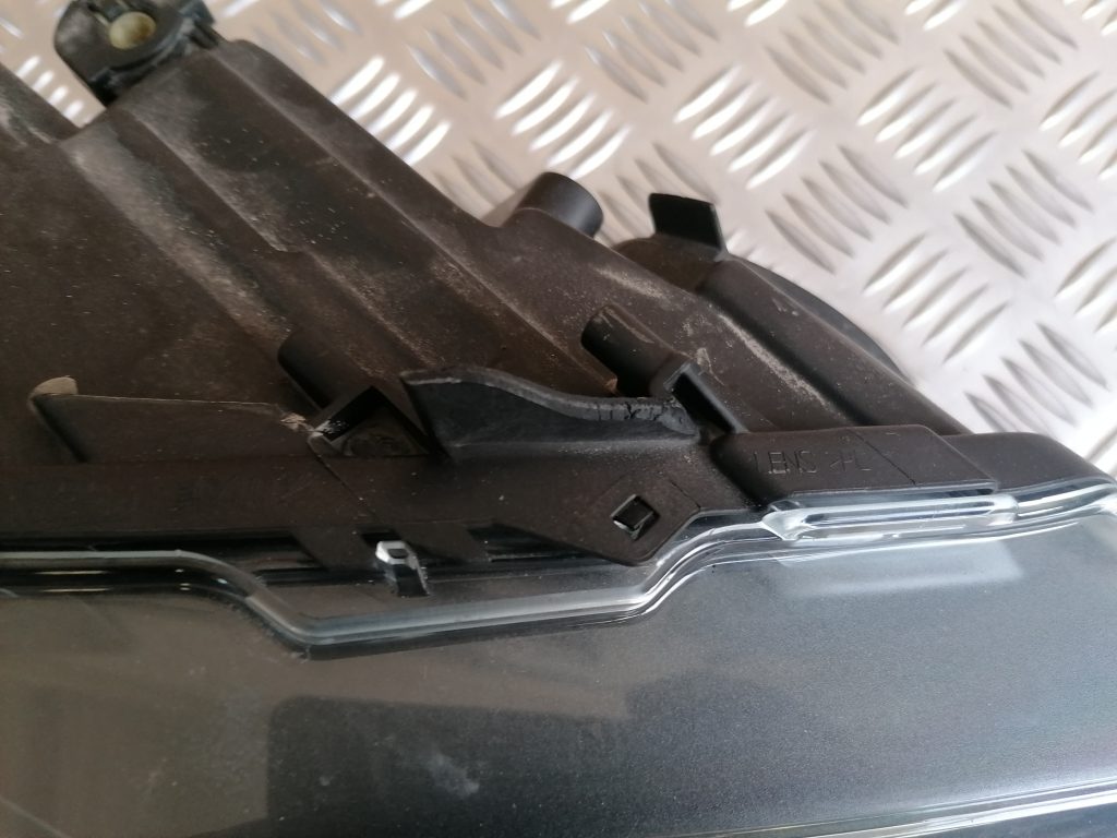 Priekšējais labais lukturis priekš VW POLO 2011 6 Priekšējais labais lukturis priekš VW POLO 2011