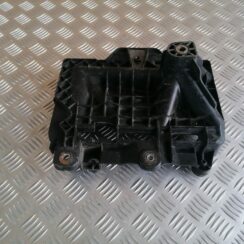 Akumulatora pamatnes kronšteins priekš VW POLO 2011