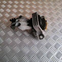 Dzinēja spilvens priekš RENAULT MEGANE 2011