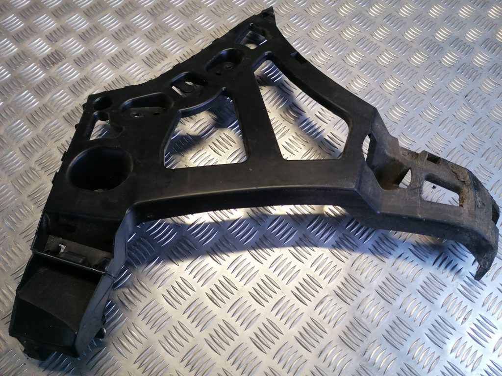 Aizmugurējā spārna un bufera stiprinājums priekš RENAULT MEGANE 2011