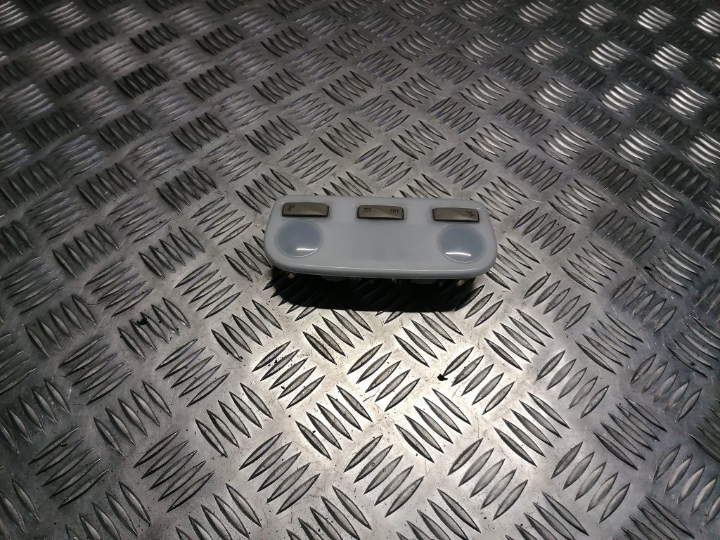 Priekšējo sēdvietu apgaismojums priekš RENAULT MEGANE 2011 1 Priekšējo sēdvietu apgaismojums priekš RENAULT MEGANE 2011