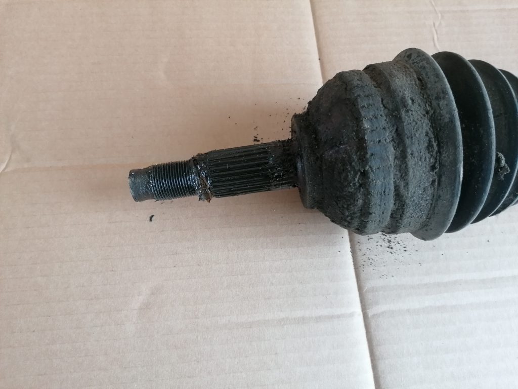 Pusass priekšējā kreisā priekš CHRYSLER GRAND VOYAGER 2004 2 Pusass priekšējā kreisā priekš CHRYSLER GRAND VOYAGER 2004