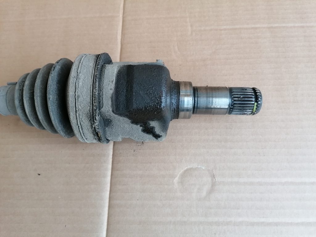 Pusass priekšējā kreisā priekš CHRYSLER GRAND VOYAGER 2004 3 Pusass priekšējā kreisā priekš CHRYSLER GRAND VOYAGER 2004