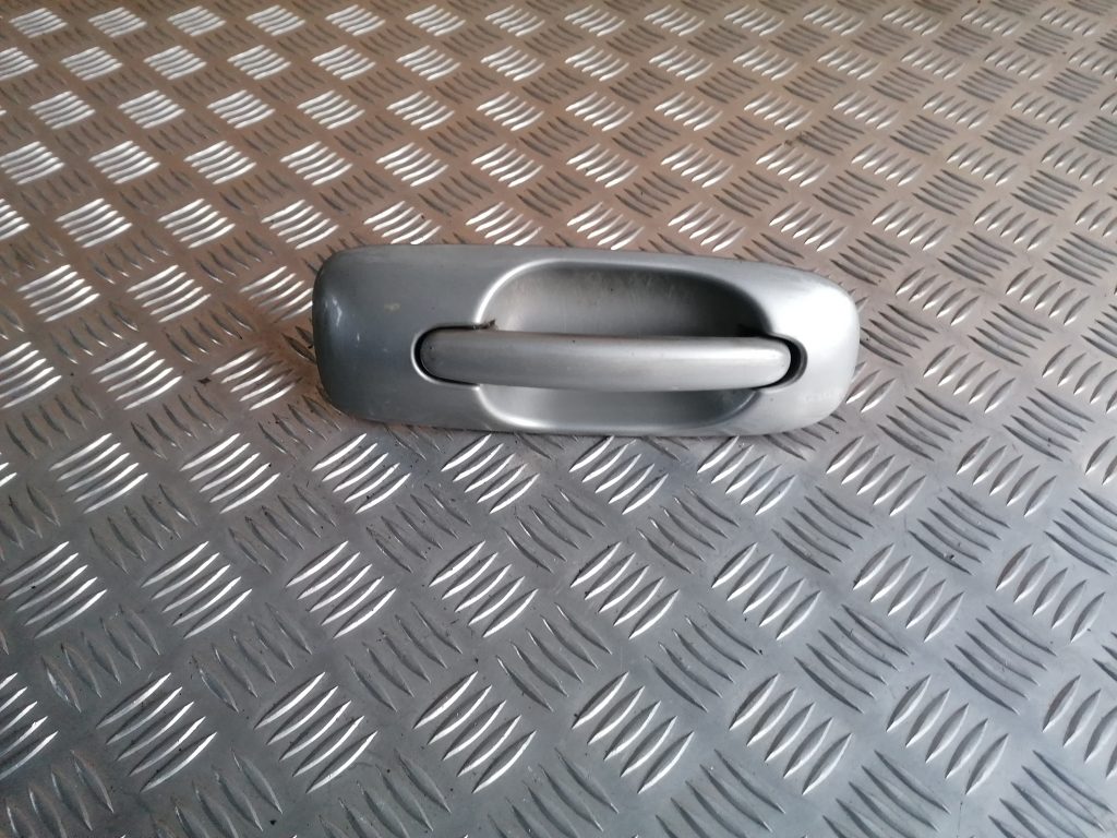 Priekšējāis labais durvju rokturis priekš CHRYSLER GRAND VOYAGER 2004