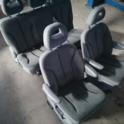Sēdekļu komplekts priekš CHRYSLER GRAND VOYAGER 2004