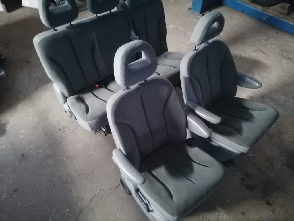Sēdekļu komplekts priekš CHRYSLER GRAND VOYAGER 2004 1 Sēdekļu komplekts priekš CHRYSLER GRAND VOYAGER 2004