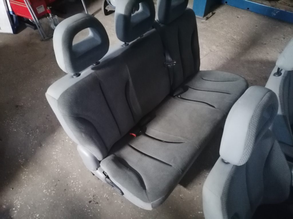 Sēdekļu komplekts priekš CHRYSLER GRAND VOYAGER 2004 3 Sēdekļu komplekts priekš CHRYSLER GRAND VOYAGER 2004
