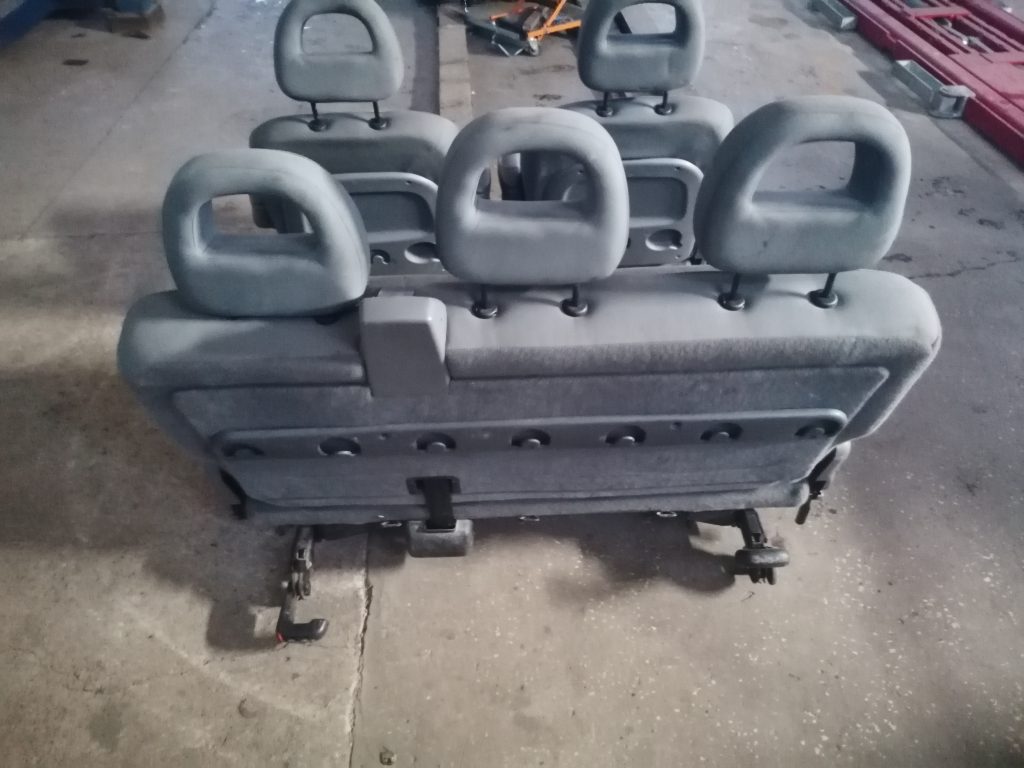 Sēdekļu komplekts priekš CHRYSLER GRAND VOYAGER 2004 4 Sēdekļu komplekts priekš CHRYSLER GRAND VOYAGER 2004