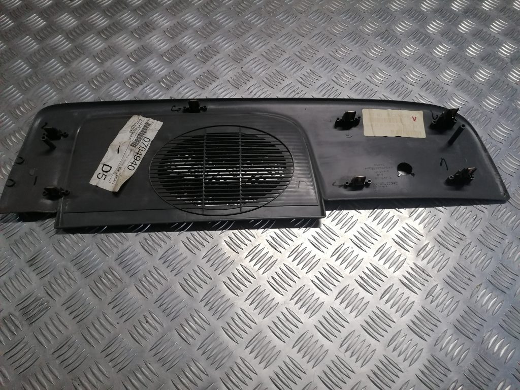 Bagāžnieka nodalījuma ventilācijas režģis priekš CHRYSLER GRAND VOYAGER 2004