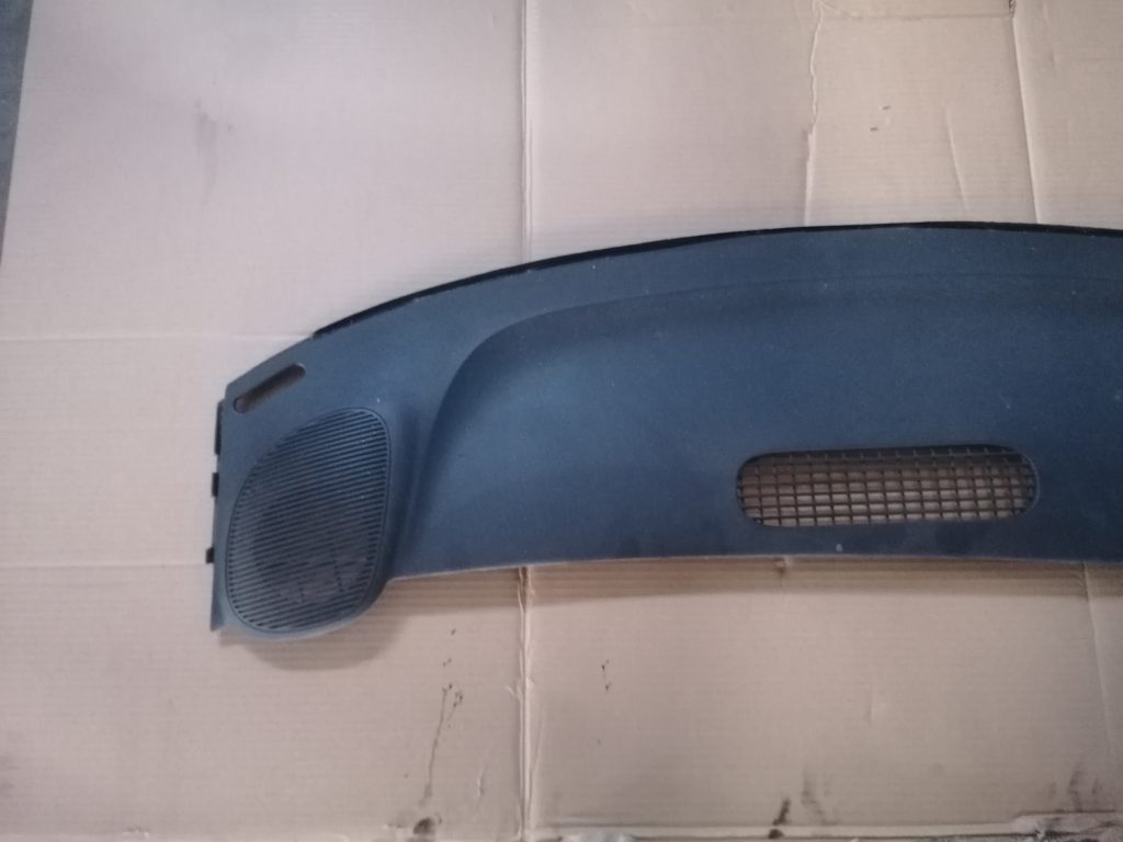 Vējstikla ventilācijas režģis (salonā) priekš CHRYSLER GRAND VOYAGER 2004