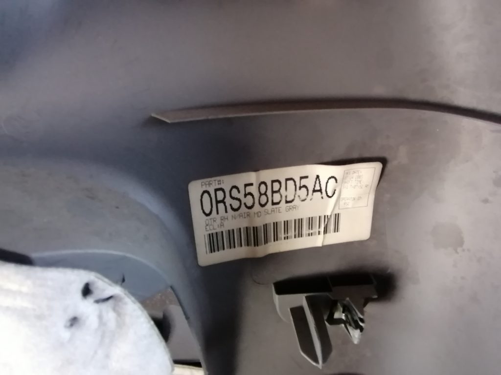 Bagāžnieka nodalījuma sānu apdare priekš CHRYSLER GRAND VOYAGER 2004