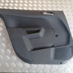 Aizmugurējo kreiso durvju apdare priekš OPEL ASTRA H 2006