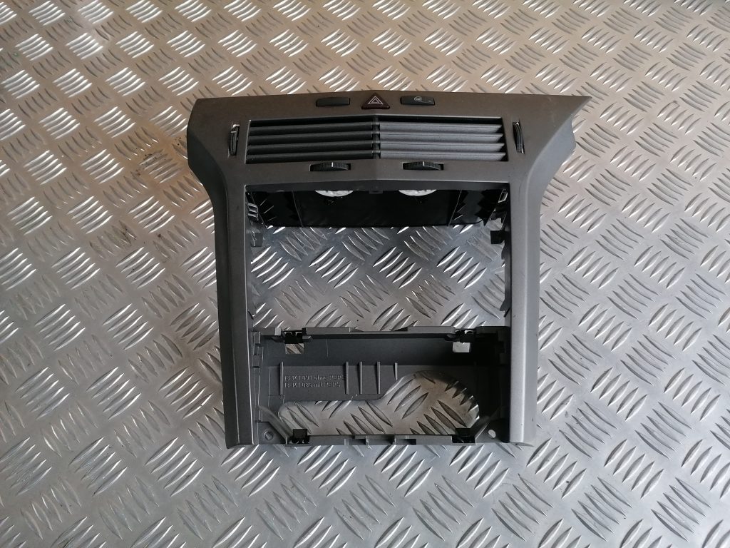 Mērinstrumentu paneļa gaisa vads, centrā priekš OPEL ASTRA H 2006