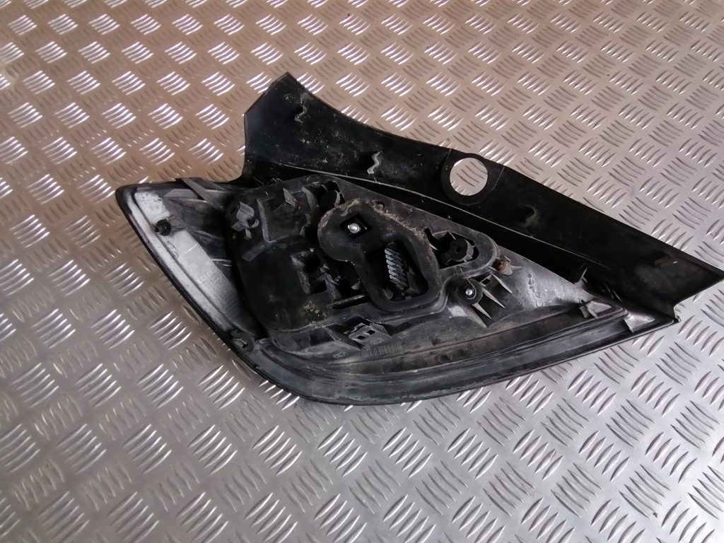 Aizmugurējais labais lukturis priekš OPEL ASTRA H 2006