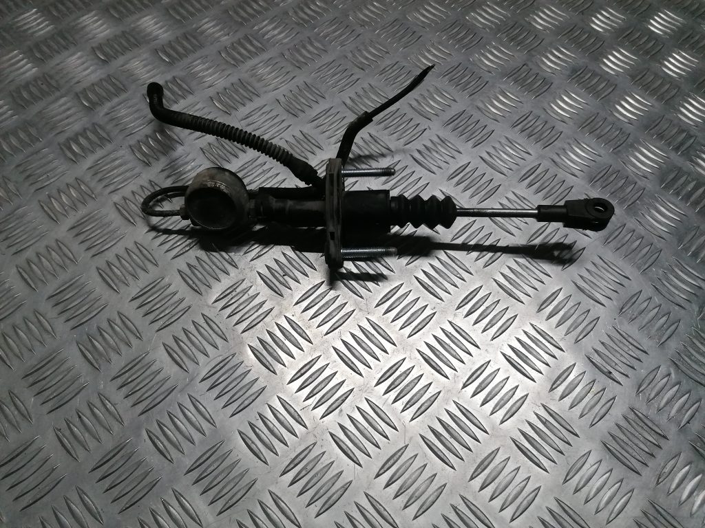 Sajūga galvenais cilindrs priekš OPEL ASTRA H 2006 1 Sajūga galvenais cilindrs priekš OPEL ASTRA H 2006