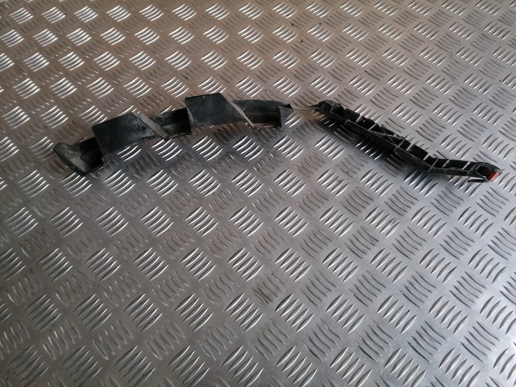 Aizmugurējā spārna un bufera stiprinājums priekš OPEL ASTRA H 2006