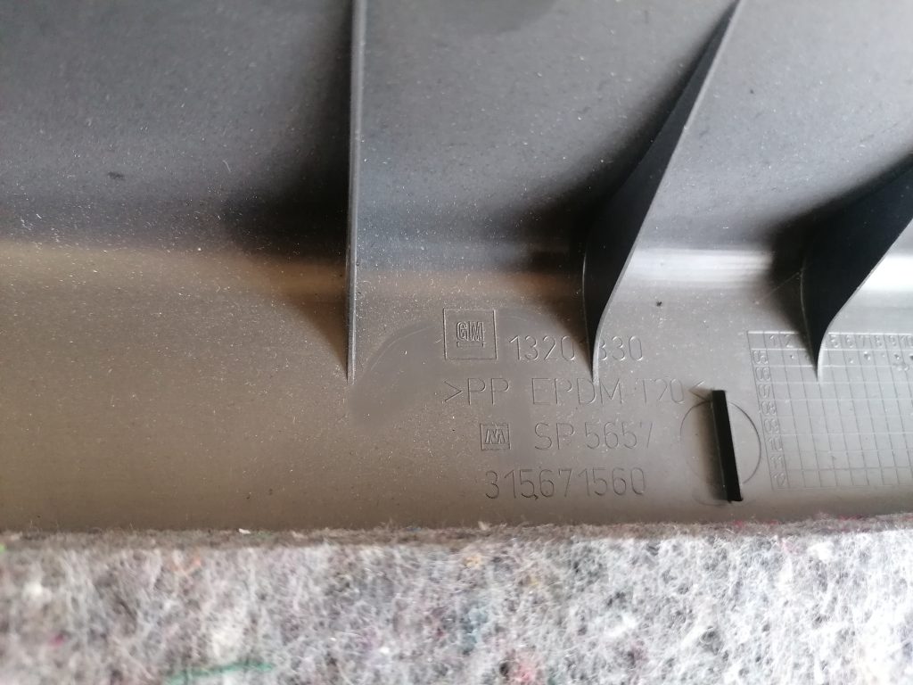 Bagāžnieka vāka liela apdare priekš OPEL ASTRA H 2006 2 Bagāžnieka vāka liela apdare priekš OPEL ASTRA H 2006