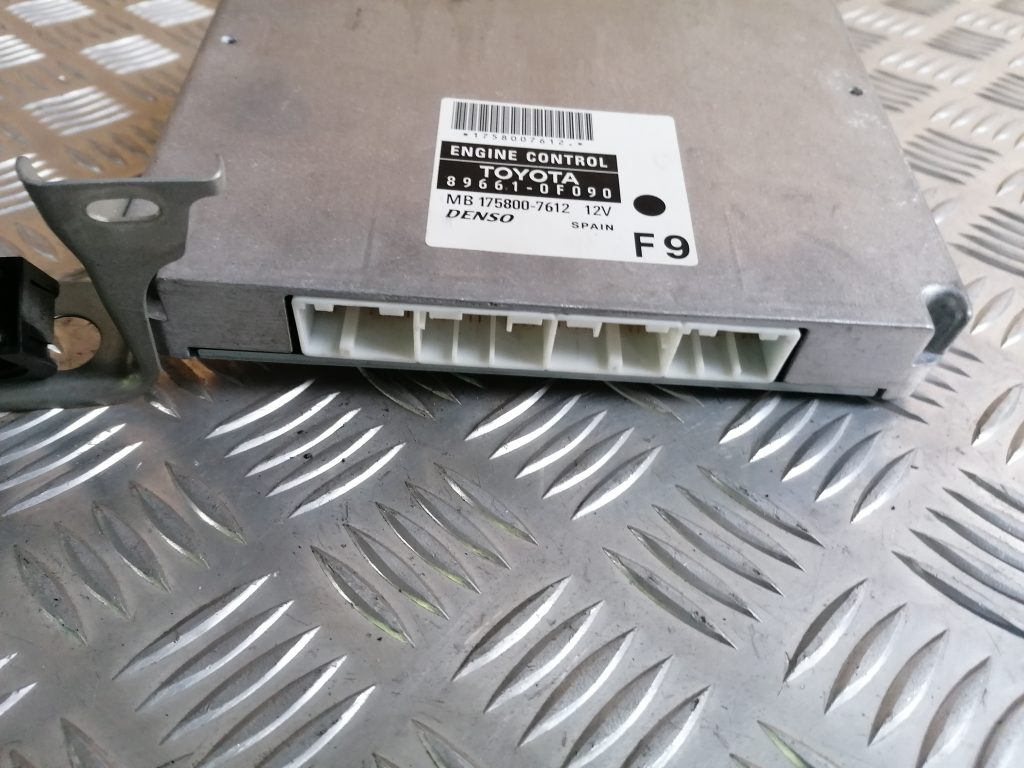 Dzinēja vadības bloks priekš TOYOTA COROLLA VERSO 2005