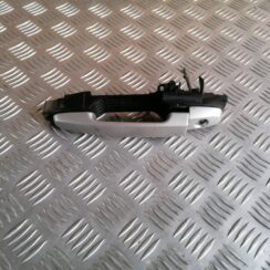 Priekšējāis kreisais durvju rokturis priekš TOYOTA COROLLA VERSO 2005