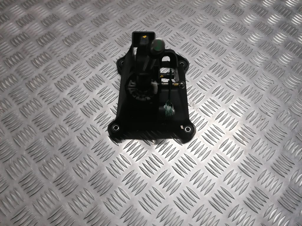 Ātrumu pārslēgšanas slēdzis priekš TOYOTA COROLLA VERSO 2005