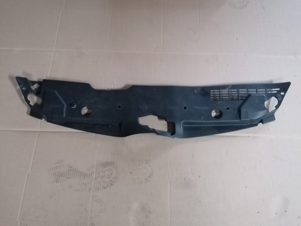 Radiatoru augšēja uzlika priekš TOYOTA COROLLA VERSO 2005