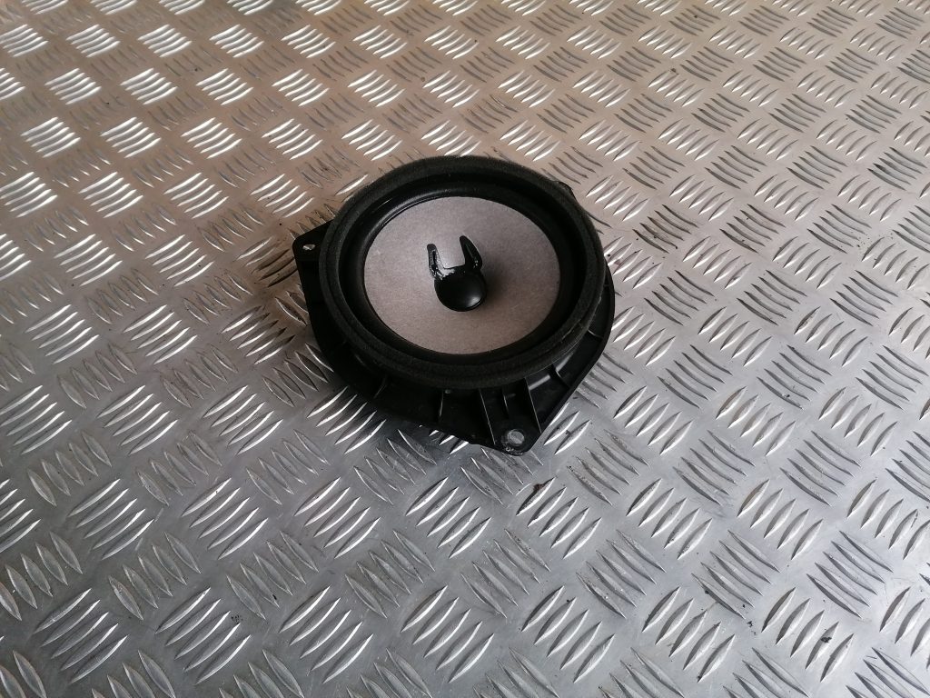 Durvju skaļrunis, apakšā priekš TOYOTA COROLLA VERSO 2005 1 Durvju skaļrunis, apakšā priekš TOYOTA COROLLA VERSO 2005