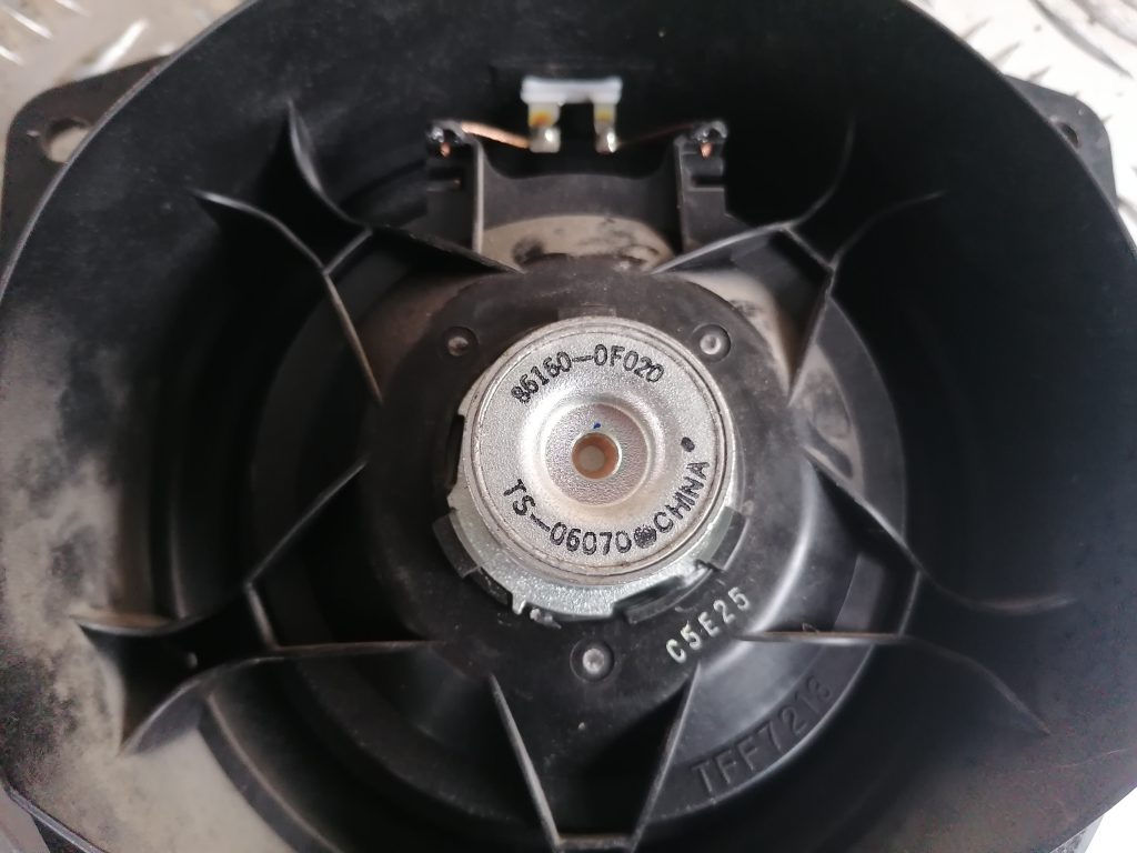 Durvju skaļrunis, apakšā priekš TOYOTA COROLLA VERSO 2005 3 Durvju skaļrunis, apakšā priekš TOYOTA COROLLA VERSO 2005