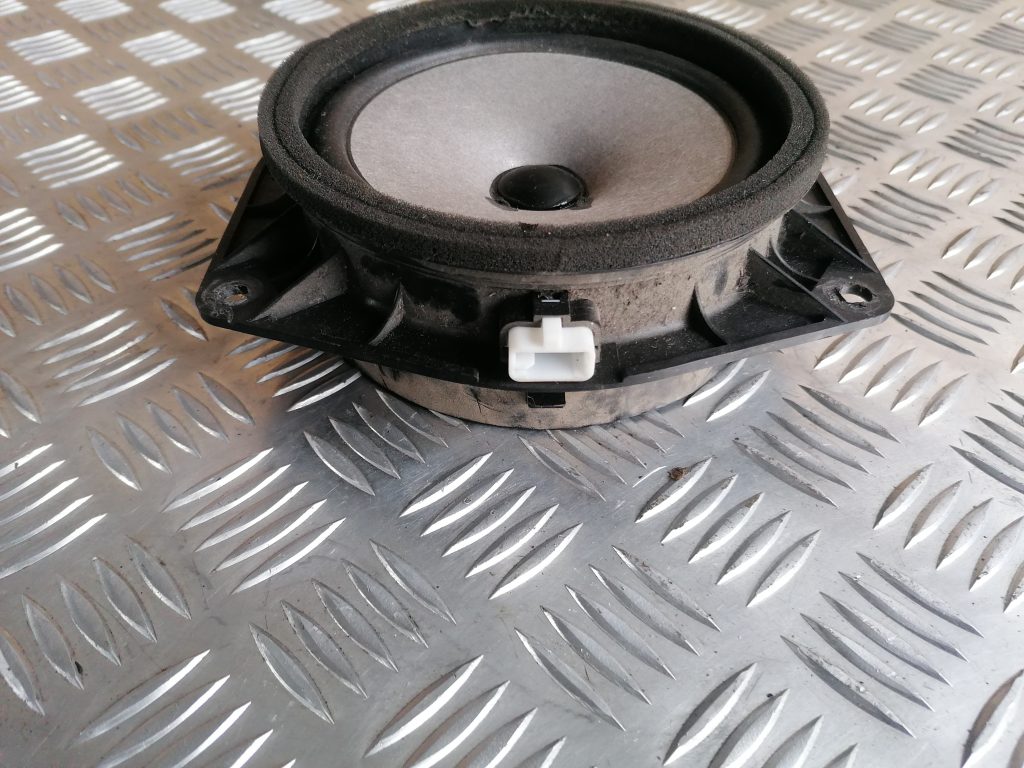 Durvju skaļrunis, apakšā priekš TOYOTA COROLLA VERSO 2005 2 Durvju skaļrunis, apakšā priekš TOYOTA COROLLA VERSO 2005