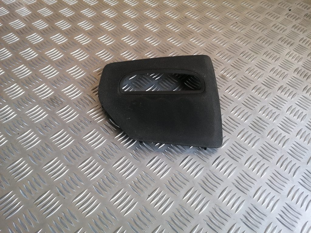 Mērinstrumentu paneļa skaļruņa apdare priekš VOLVO V70 2004 1 Mērinstrumentu paneļa skaļruņa apdare priekš VOLVO V70 2004