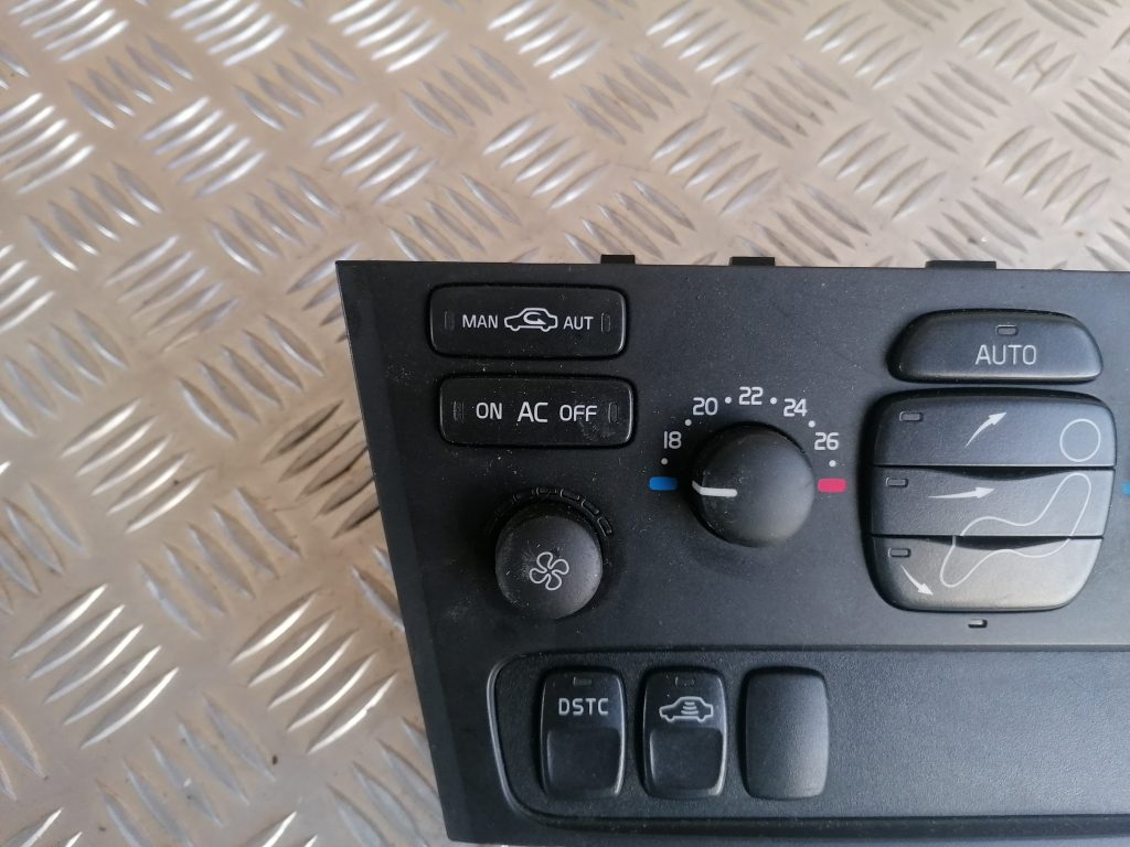 Klimata kontroles bloks priekš VOLVO V70 2004 4 Klimata kontroles bloks priekš VOLVO V70 2004