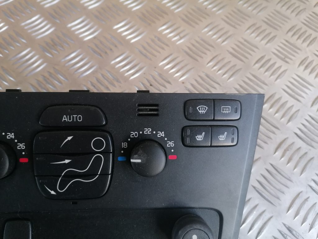 Klimata kontroles bloks priekš VOLVO V70 2004 3 Klimata kontroles bloks priekš VOLVO V70 2004