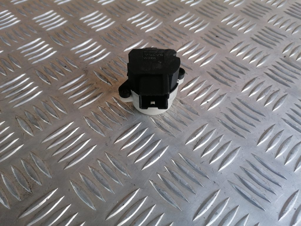 Aizdedzes slēdzenes kontakti priekš VOLVO V70 2004 3 Aizdedzes slēdzenes kontakti priekš VOLVO V70 2004