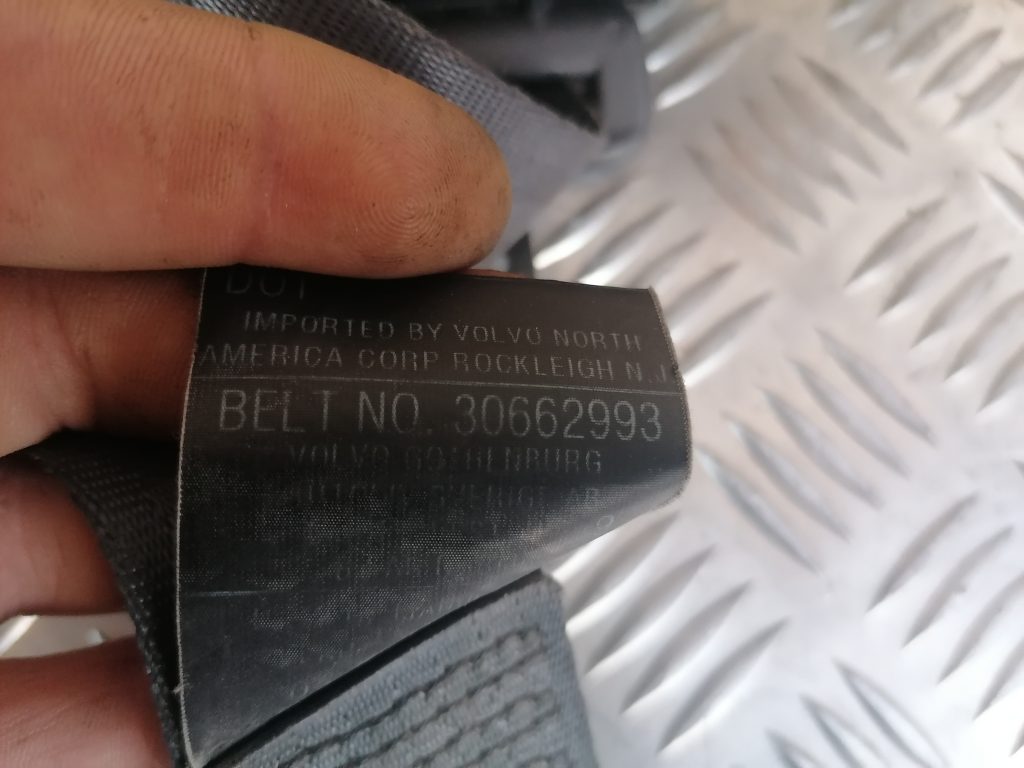 Priekšējā labā drošības josta priekš VOLVO V70 2004 4 Priekšējā labā drošības josta priekš VOLVO V70 2004