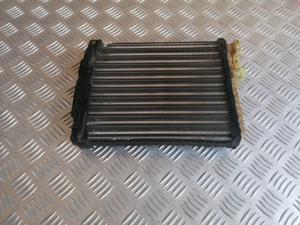 Apsildes sistēmas radiators priekš VOLVO V70 2004 1 Apsildes sistēmas radiators priekš VOLVO V70 2004