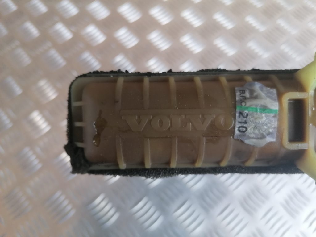 Apsildes sistēmas radiators priekš VOLVO V70 2004 4 Apsildes sistēmas radiators priekš VOLVO V70 2004