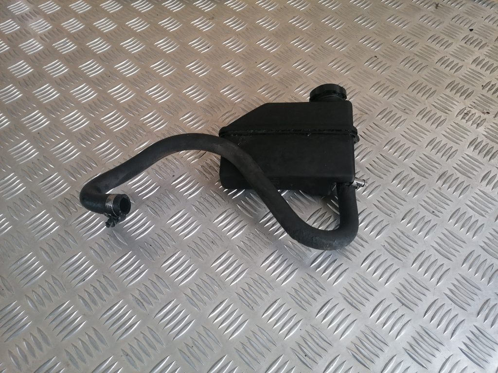 Stūres pastiprinātāja tvertne priekš VOLVO V70 2004