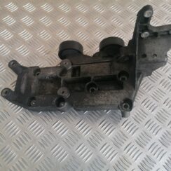 Dzinēja kronšteins priekš 