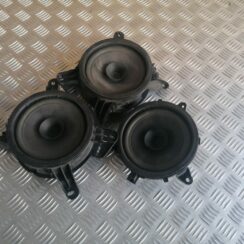 Durvju skaļrunis, apakšā priekš VOLVO V70 2004