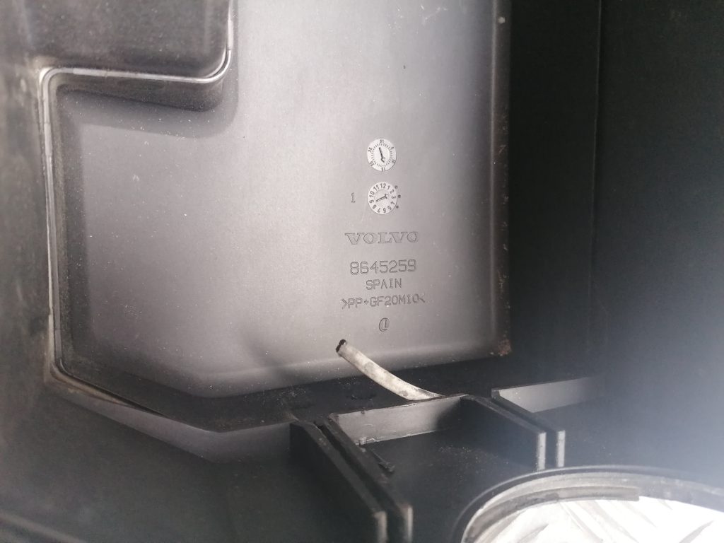 Drošinātāju kārbas korpusa vāks priekš VOLVO V70 2004