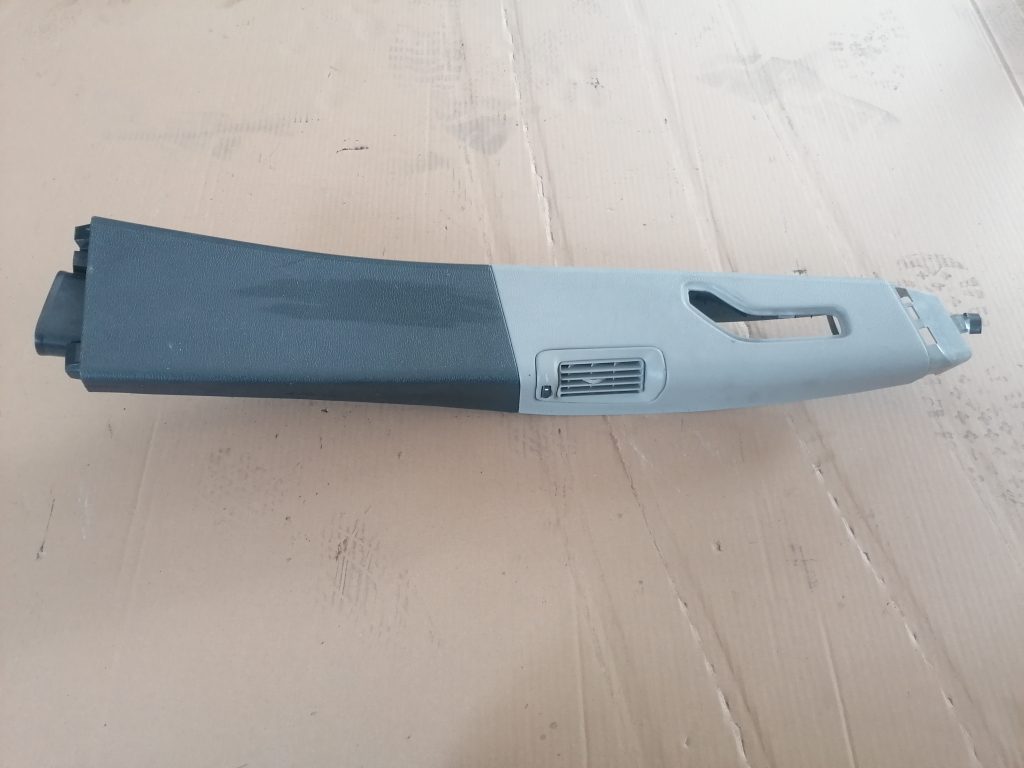 Vidējas salona statnes apdare priekš VOLVO V70 2004