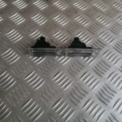 Numura zīmes apgaismojums priekš VOLVO V70 2004