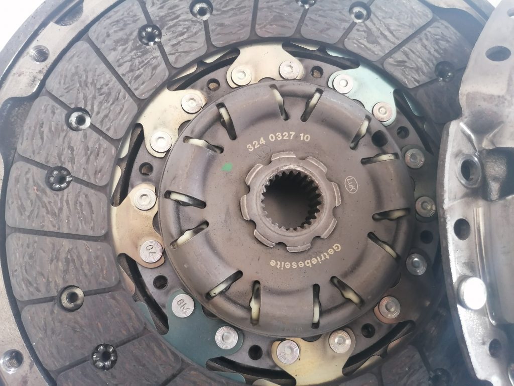 Sajūga komplekts priekš VOLVO V70 2004 2 Sajūga komplekts priekš VOLVO V70 2004